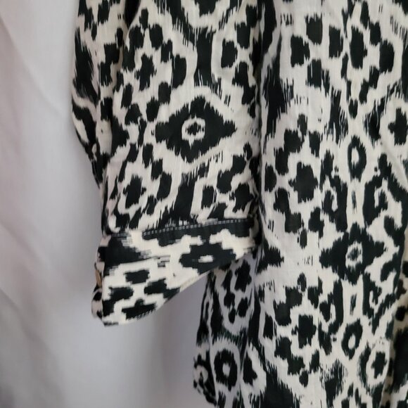 Croft & Barrow Blouse Large Button Down Aztec Black Gray Roll Tab Pocket EUC - Picture 6 of 12